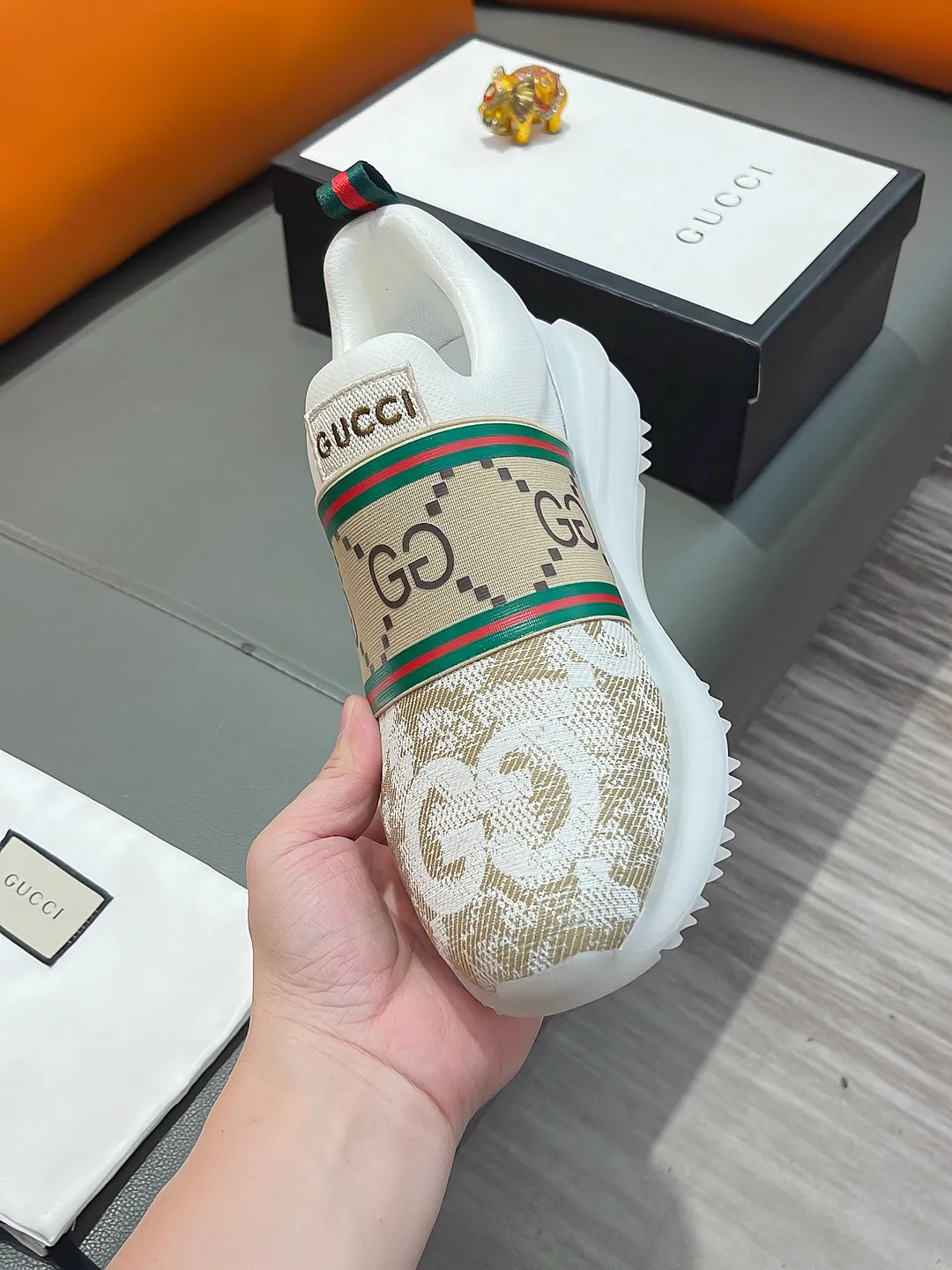 Men's shoes GUCCI "Gucci" P440 Regular size: 38-44 (casual shoes) Product materials: Selected cowhide upper, soft sheepskin feet; original factory special outsole.